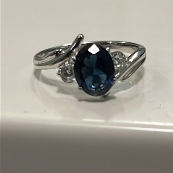 Silver and crystal fashion ring size 6 - Picture 3 of 3